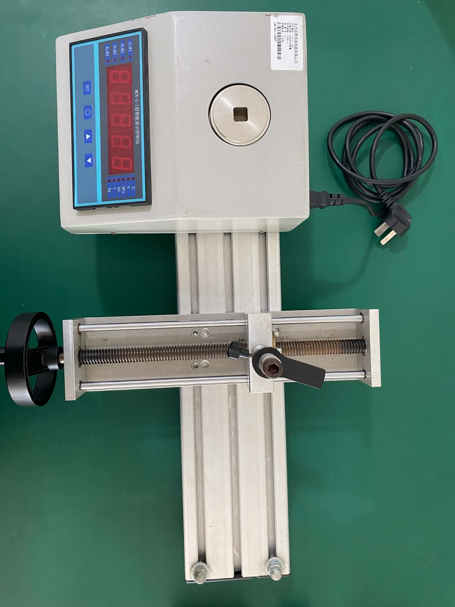 Torque wrench testing and calibration device